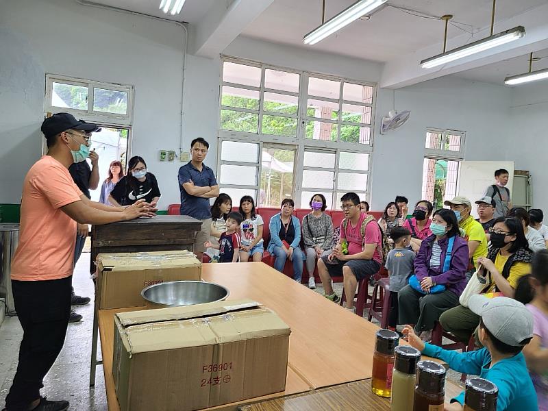 紫東社區生態教育會館採蜜體驗導覽
