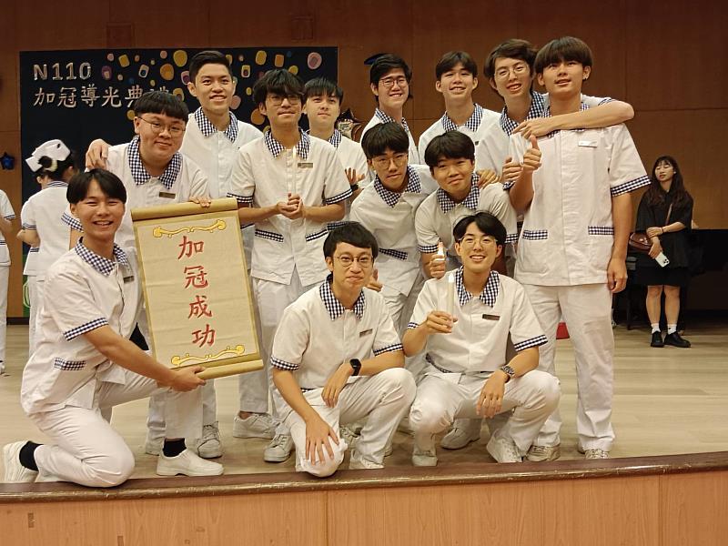 N110 男丁格爾歡呼加冠成功