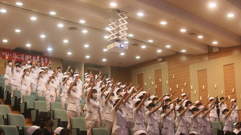 N110 護理學系加冠生宣誓