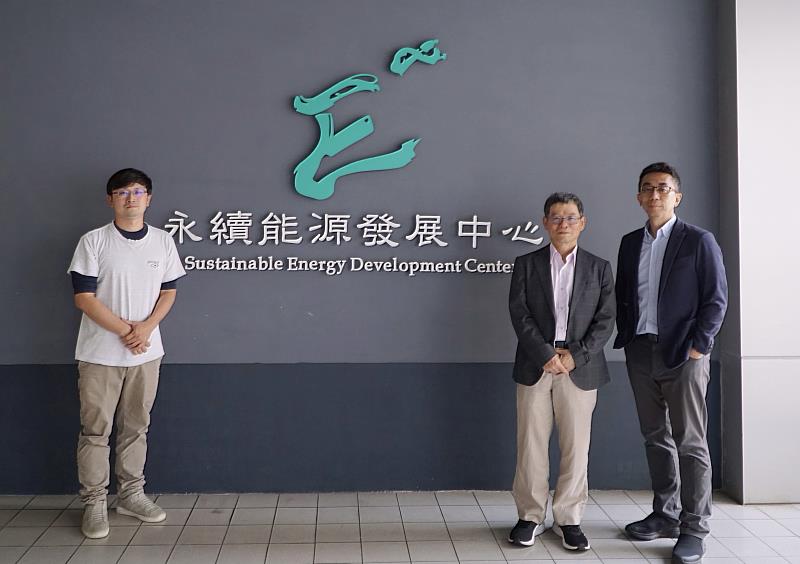 研究團隊成員有很多來自臺科大永續能源發展中心，左起為蔡孟哲助理教授、黃炳照教授、蘇威年教授。