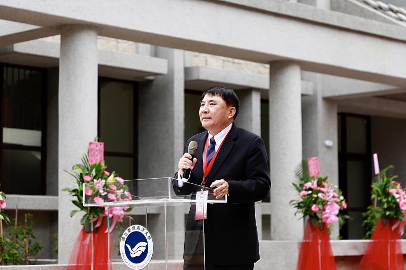 海大許泰文校長由衷感謝張清風前校長爭取以及校友捐資興學造福學子