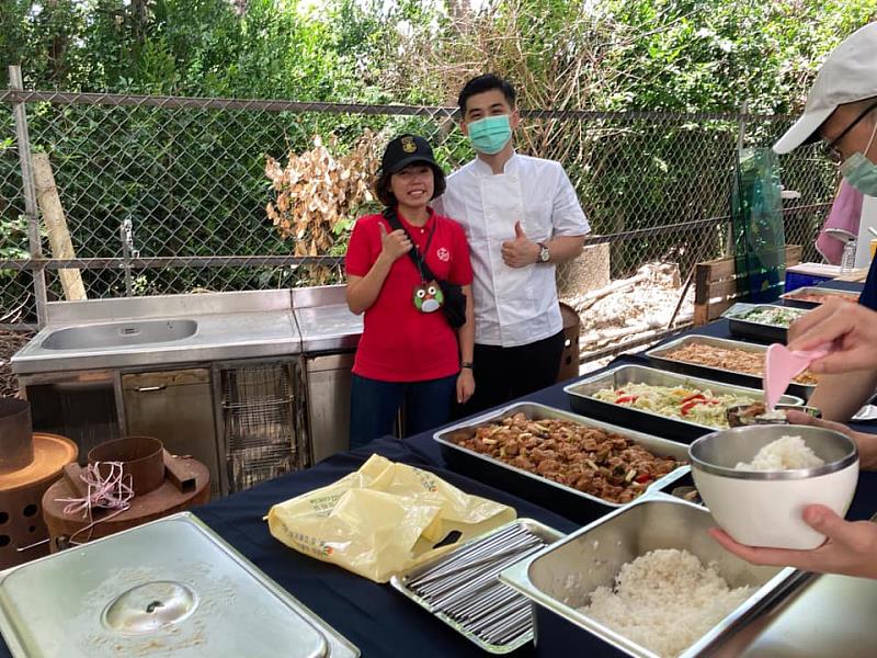 王昱翔與崑大USR團隊合作，於官田親子活動擔任廚師