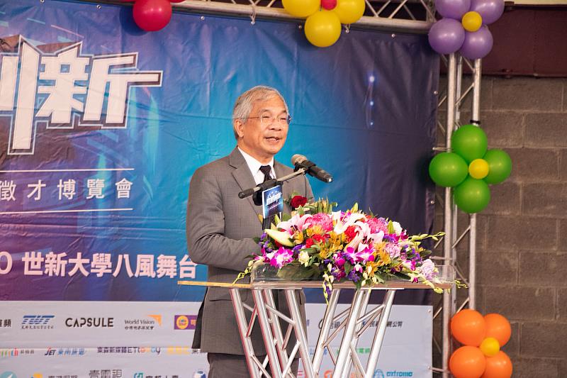 世新大學校長陳清河期待世新學生順利進入職場發揮專長。（世新大學提供）