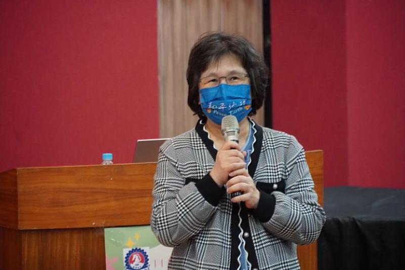 中華書院院長梁美惠感謝羅紹和百忙中抽空到校分享生命經驗來勉勵同學，她相信同學都會收穫很多。