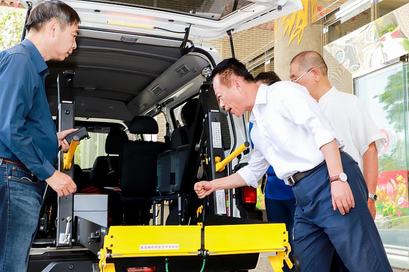 玉辰禪修道院暖心捐贈長照交通車 翁章梁致贈感謝狀-4