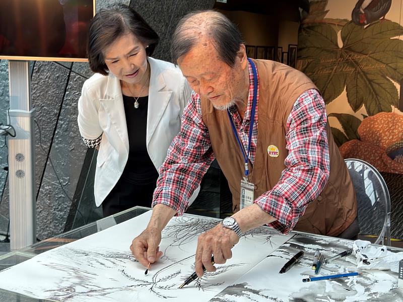 余遠猛老師繪自然特展科學繪圖現場演示