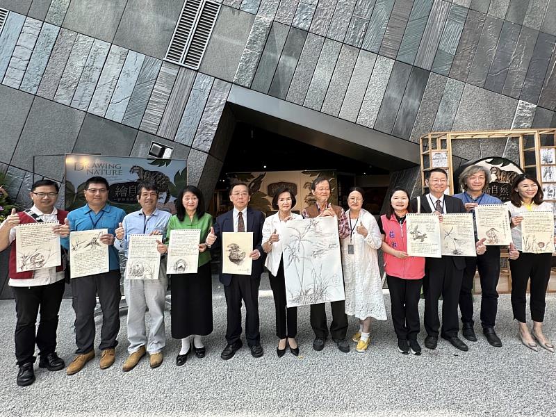 繪自然特展由林姿妙縣長、國立臺灣博物館洪世佑館長揭幕