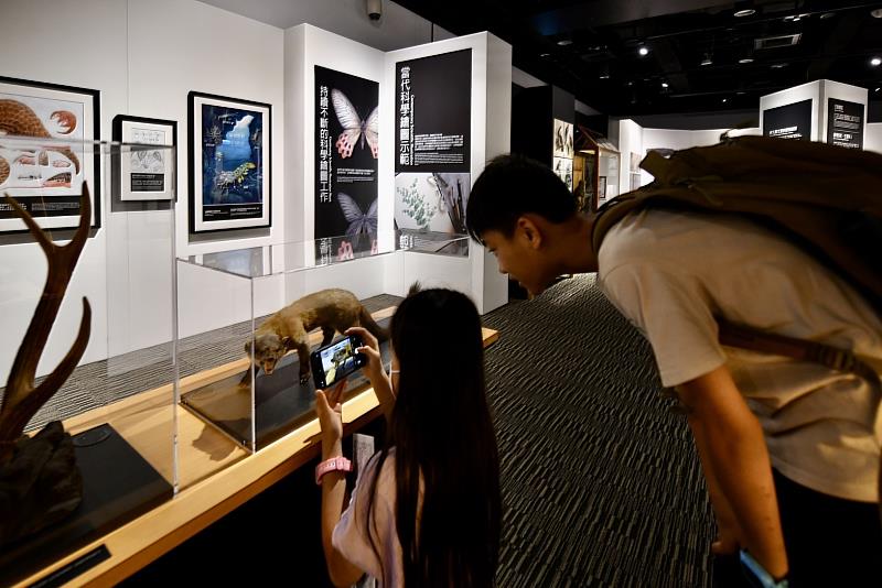 繪自然特展，展出許多珍貴動、植物標本