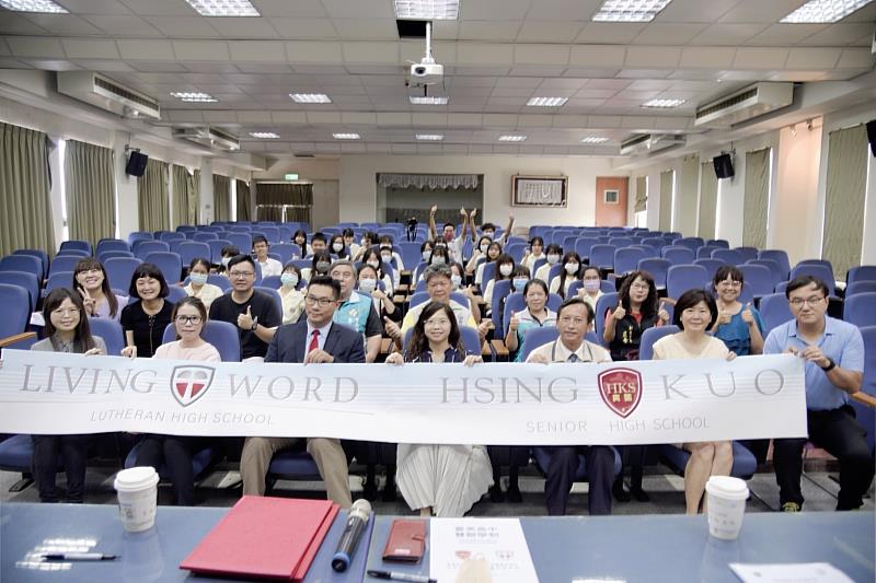 臺南市興國高中和美國箴言高中（LWLHS）締結姐妹校，為學生提供更多跨文化的交流以及教育機會。