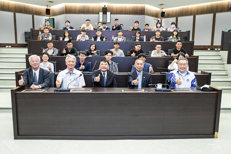 中油李順欽董事長演講與海大與會合影