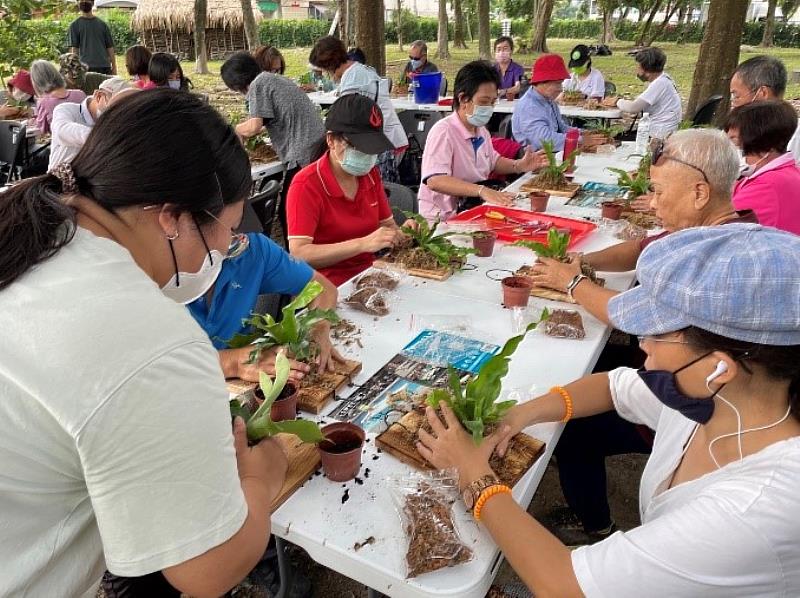 興大埔里實驗林文創園區USR 里民積極參與園藝療育