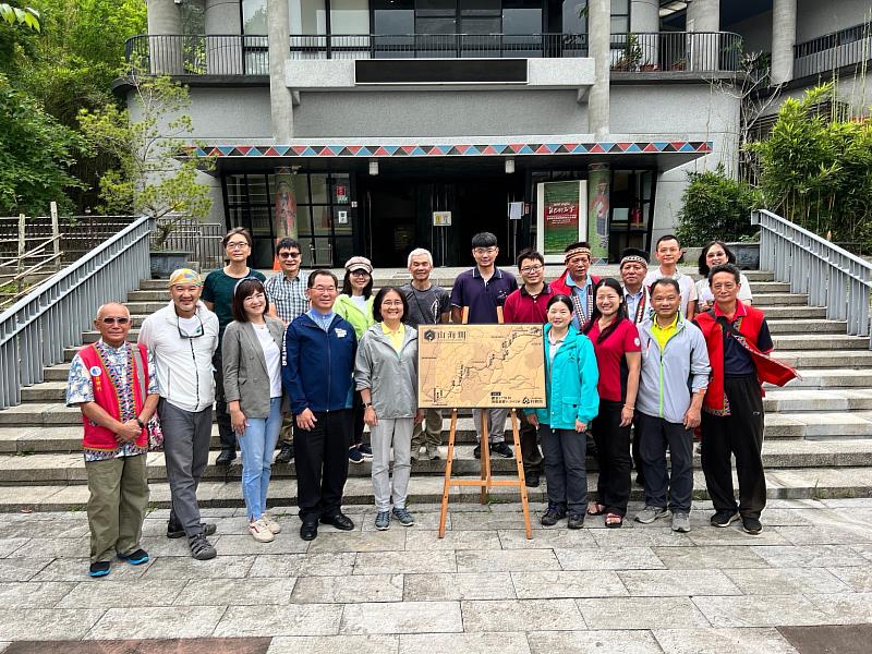 山海圳推動平台成員共同完成山海圳全線拼圖，象徵集眾人之力推動國家綠道邁入下一個里程碑。