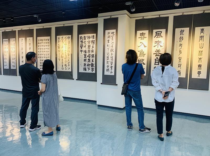 民眾參觀展覽