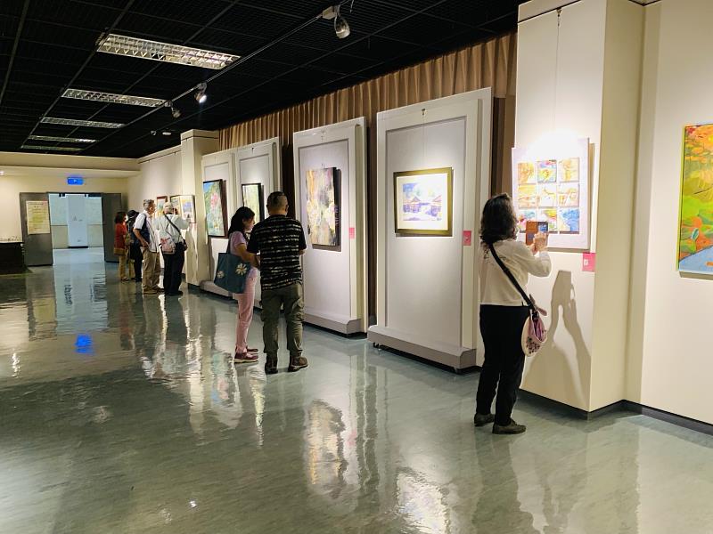 民眾參觀展覽