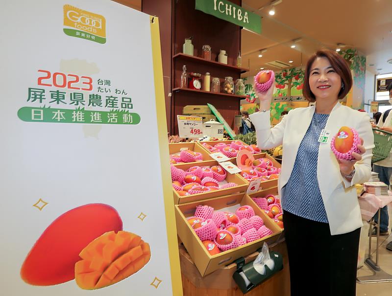 屏東縣長周春米日本Summit store連鎖超市行銷芒果