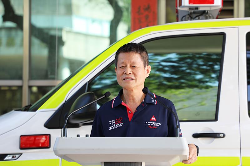 傳承父親助人精神！洪煙添醫師捐贈嘉義縣消防局救護車-洪煙添醫師