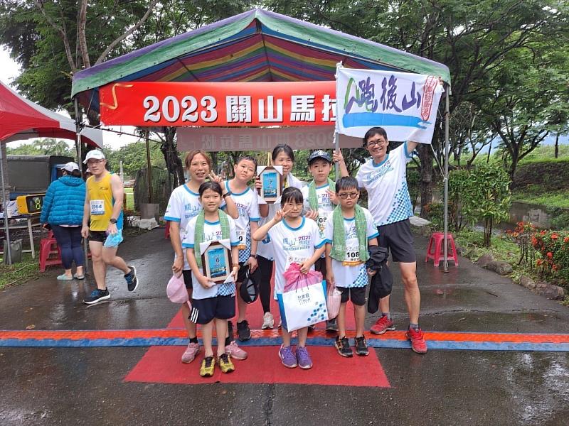 推廣「台東藍純淨深層海水 TTBLUE」縣府與業者贊助關山、池上馬拉松鼓勵選手