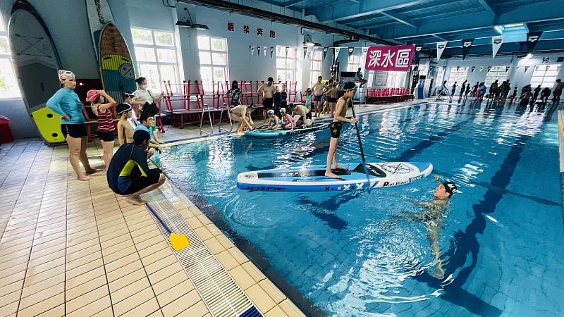 新北市汐止國民運動中心 【水域自救暨親子水中體驗】夏日樂悠游 戲水沒煩惱