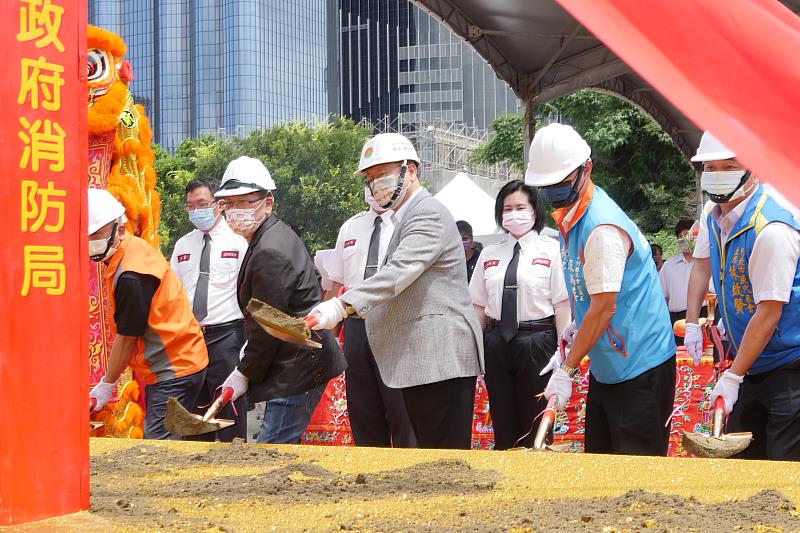 新竹縣長楊文科日前出席高鐵消防分隊動土典禮。