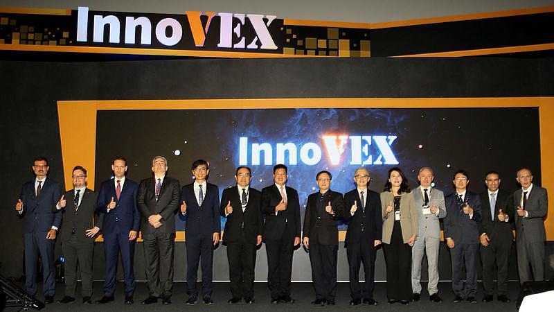 InnoVEX 2023於30日辦理開幕典禮，來自22個國家與地區共400家海內外新創到場展出，9個國家與國際組織組團參展，多達7個政府主題館同場亮相；同步辦理40場國際論壇，舉辦80場Demo Pitch，辦理InnoVEX Night Party。