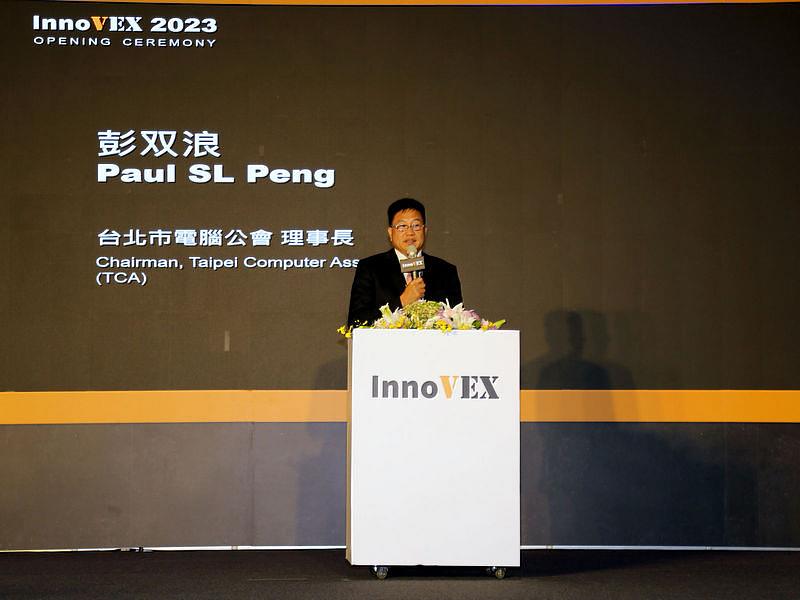 台北市電腦公會彭双浪理事長致詞時提到，由Open AI推出的ChatGPT、GPT-4，以及Google PaLM 2大型自然語言模型，帶動全球生成式AI技術快速發展，新創廠商若能開發出，針對專業領域應用，可客制化的生成式AI、並符合資安與可信賴條件，將成為新創開發生成式AI業務的新商機。