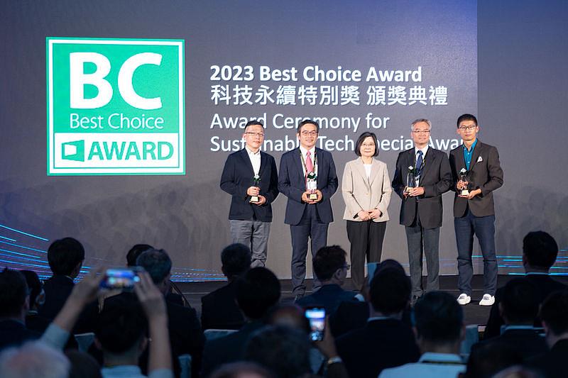 因應全球供應鏈對於ESG趨勢的要求，COMPUTEX BC Award今年增設科技永續特別獎，得獎廠商包括宏碁（Acer）、華碩（ASUSTeK）、仁寶（Compal）、全漢（FSP）。