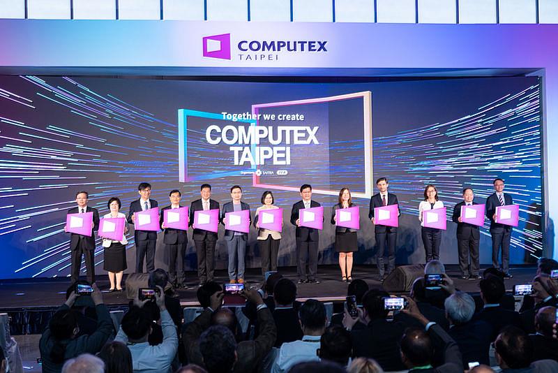 COMPUTEX 2023 台北國際電腦展，5月30日於台北南港展覽館1館及2館正式揭開帷幕，共有來自26個國家與地區、一千家海內外科技廠商參與。