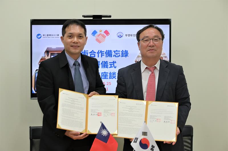 由海大吳智雄所長與釜慶大學金昌慶(Kim Chang-Kyung；김창경)團長代表簽署MOU