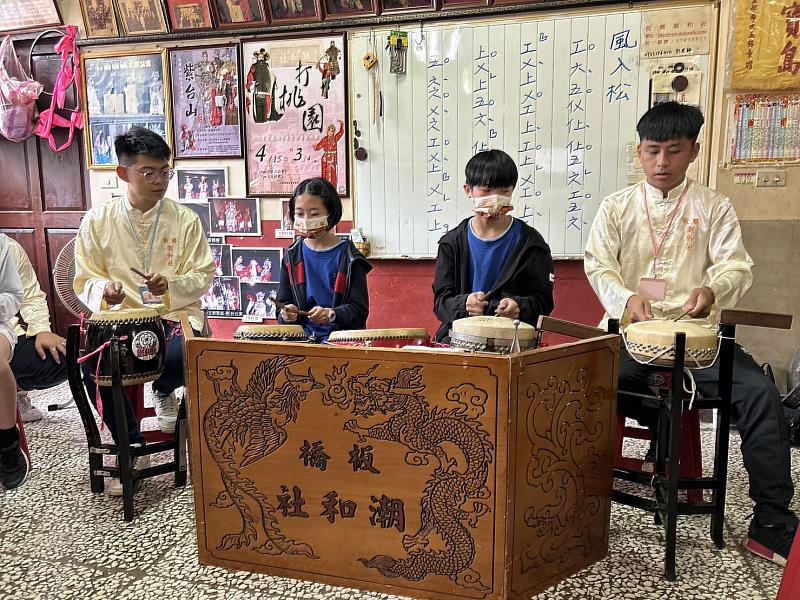 新竹市三民國小學童親身體驗北管音樂魅力