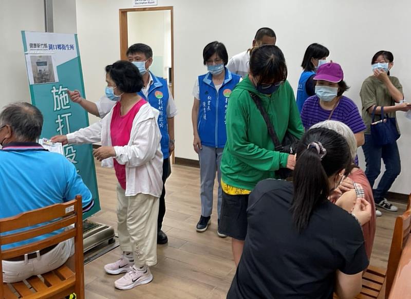 新竹縣政府衛生局自費採購肺炎鏈球菌疫苗，6月1日開放設籍新竹縣、70歲以上長者接種，圖為去年流感疫苗接種示意圖。