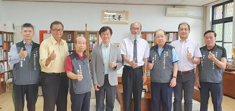 新北市新聞記者職業工會一行人拜會華梵大學。