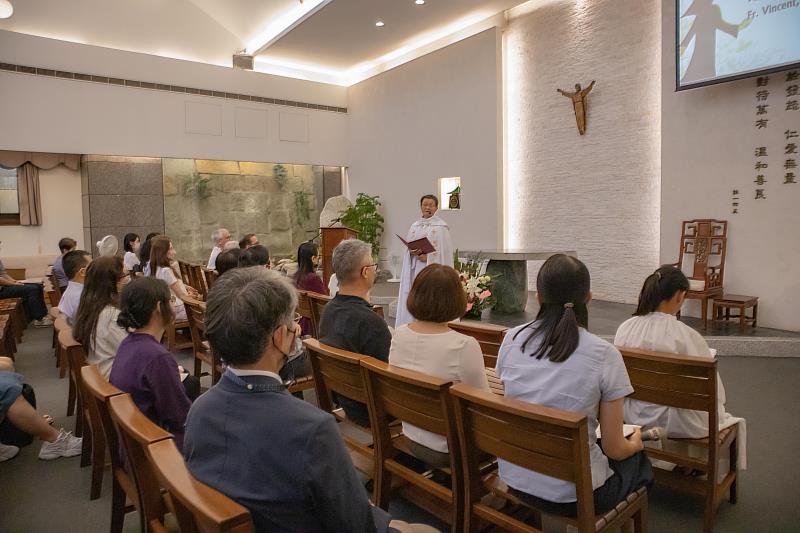 文藻外大舉辦聖瑪麗閨雅聖髑安放禮