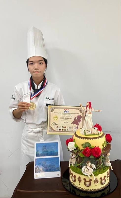 陳冠妗參加2020年荷蘭美食廚藝挑戰賽，榮獲翻糖蛋糕裝飾展示金牌
