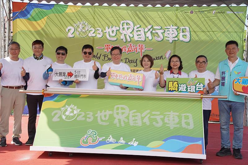 行政院副院長鄭文燦、屏東縣長周春米、交通部次長祁文中、交通部觀光局副局長林信任