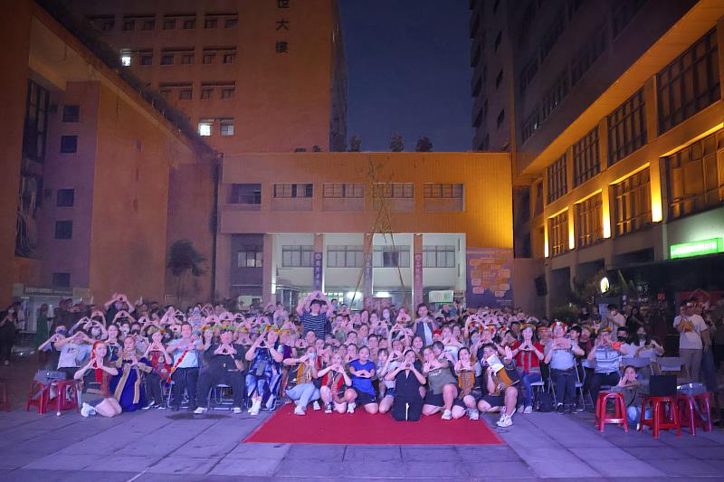 高醫大舞月祭大合照