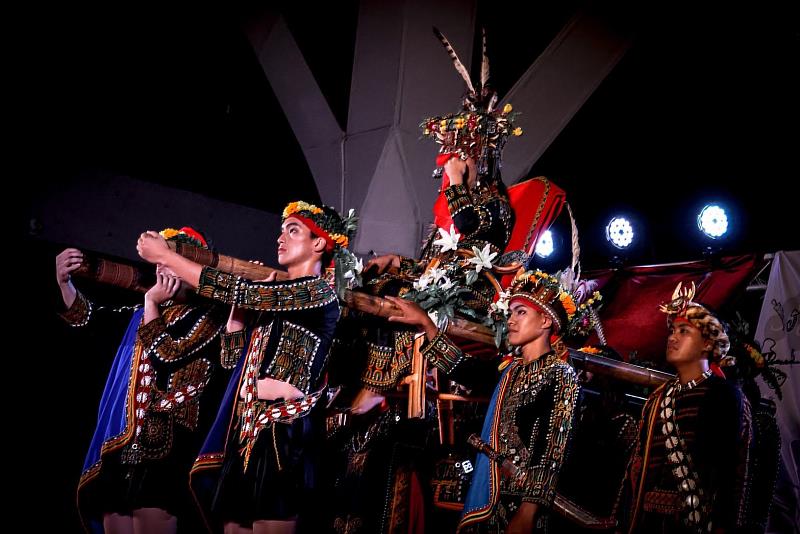 排灣族拉瓦爾群樂舞演出三部曲：送別-婚轎