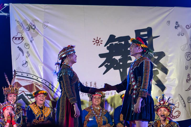 排灣族拉瓦爾群樂舞演出一部曲：戀愛