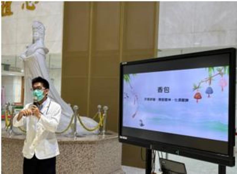 中醫師介紹節氣養生與香包功效。