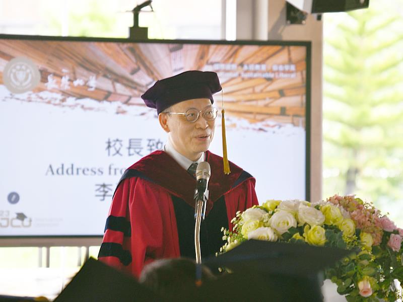 長榮大學校長李泳龍致詞