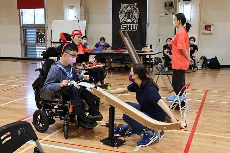 地板滾球軌道組比賽情況。（世新大學提供）