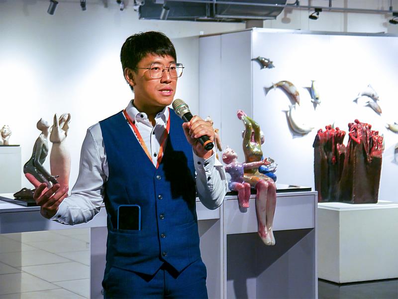 《祝福—游忠平雕塑個展》鶯歌光點美學館藝術總監陳柏誠，感謝藝術家游忠平應允展覽邀約，也感謝貴賓蒞臨開幕茶會