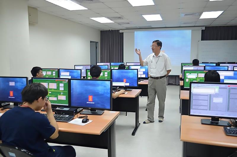 輪機不僅是機械維修，更要了解通訊、網路及高科技運用
