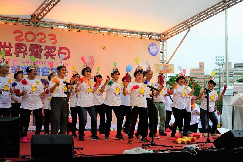 愛笑俱樂部於頒獎典禮現場表演