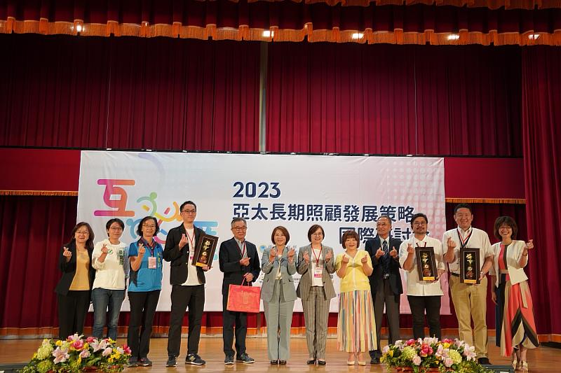 縣長周春米感謝衛福部長期大力支持，讓縣府團隊確定長照努力的方向