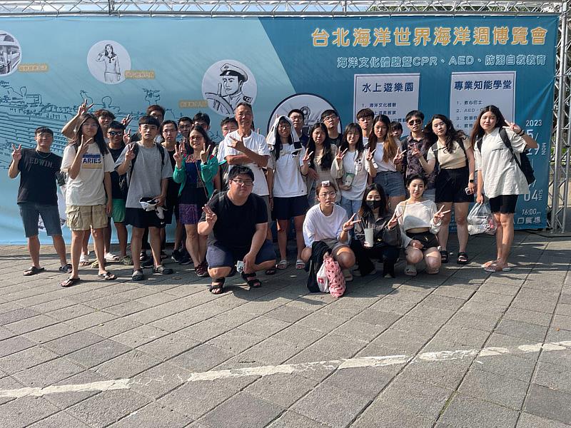 大葉大學休閒系戶外教學活 動，參訪台北海洋世界海洋日博覽會
