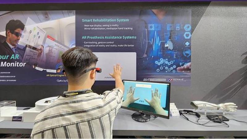 南臺科大「AI視覺辨識義肢手臂」和「AI鏡像復健系統」兩大作品於COMPUTEX 2023展出。