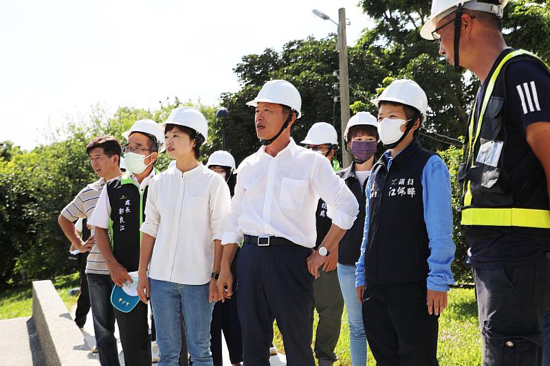 翁章梁視察水上鄉民生社區公園整修工程進度