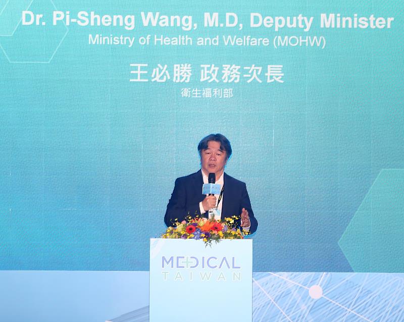 3.衛生福利部政務次長王必勝參加台灣國際醫療暨健康照護展開幕典禮表示,衛福部將修訂更完善的醫材法規,營造讓業者們可以自由發展的環境。(貿協提供)