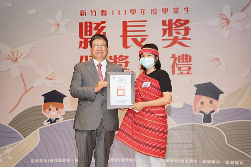 泰雅族同學尖石國中羅子玄感謝師長們用心提拔，希望未來當上藥劑師，幫助更多人