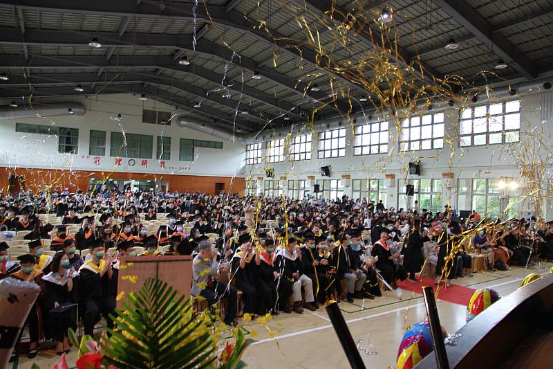 元培醫事科技大學111學年畢業典禮禮成